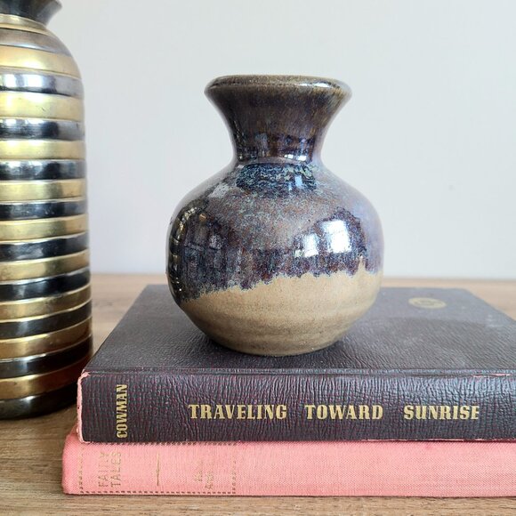Hand made pottery signed by artist. Small ceramic vase. Bud vase. - Picture 1 of 6